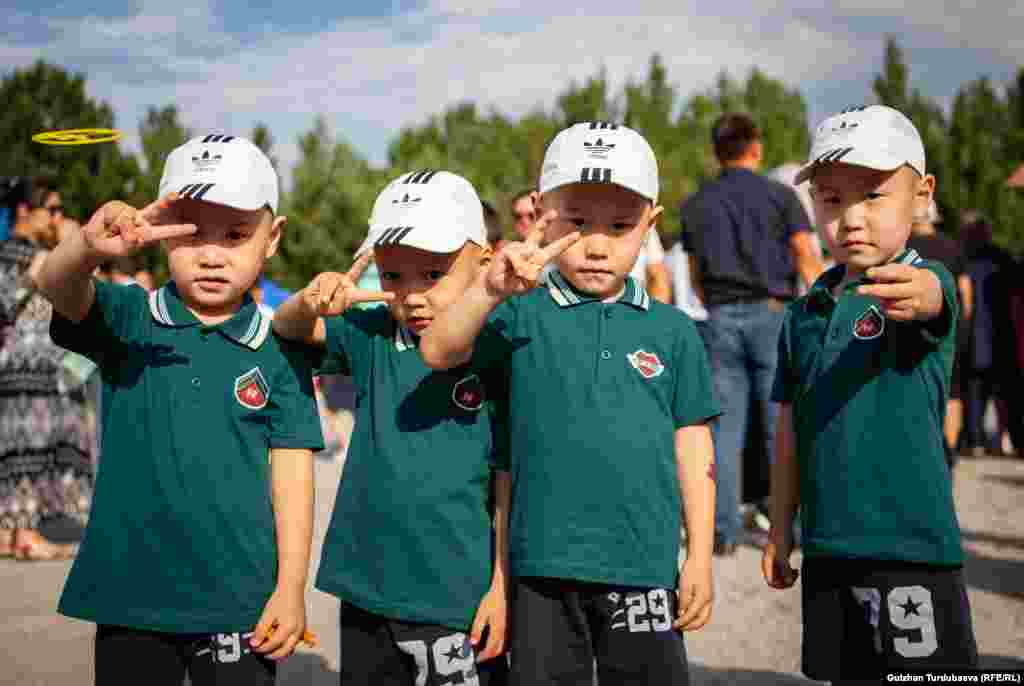 Четверняшки Алмазбек, Асылбек, Кубанычбек и Камчыбек.&nbsp;