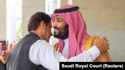سعودي عربیه: پاکستانی وزیر اعظم عمران خان له سعودي ولي عهد محمد بن سلمان سره ریاض کې روغبړ کوي. ۲۰۱۹ز کال، ۱۹م سېپټېمبر