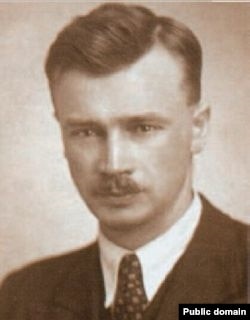 Олег Ольжич (1907–1944) – поет, діяч ОУН, археолог. Справжнє ім’я – Олег Олександрович Кандиба. Син відомого українського поета Олександра Олеся