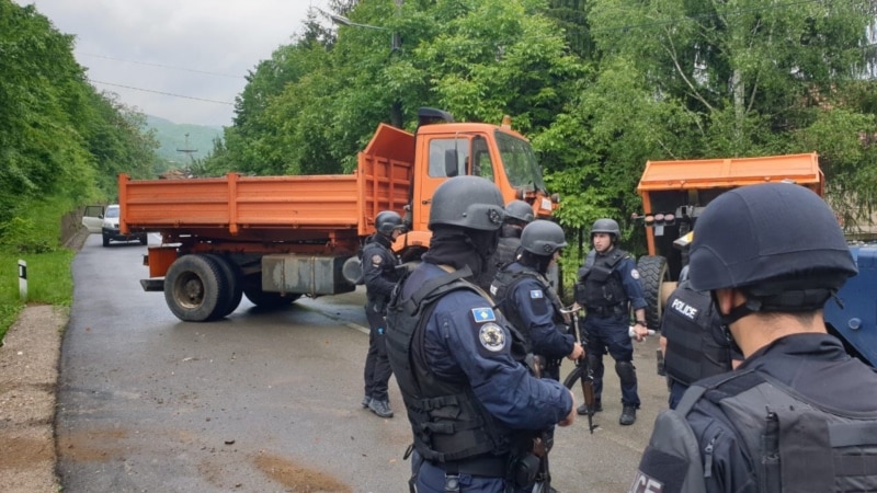 Продолжува операцијата „Криумчарењe“ во Косово, приведени уште тројца полицајци
