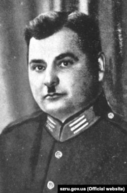 Іван Литвиненко (1891–1947) – полковник Армії УНР, інструктор старшинських шкіл УПА. Лицар Залізного хреста та Хреста Симона Петлюри. Один з найавторитетніших діячів спецслужби уряду УНР в екзилі. Фото 1920-х років