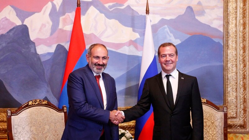 Пашинян и Медведев обсудили широкий круг вопросов армяно-российских стратегических отношений