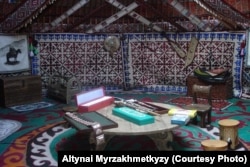 Внутреннее убранство юрты. Фото Алтынай Мырзахметкызы.