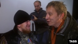 Охлобыстин (справа) перед премьерой своего фильма с полевым командиром Арсением Павловым (Моторолой)