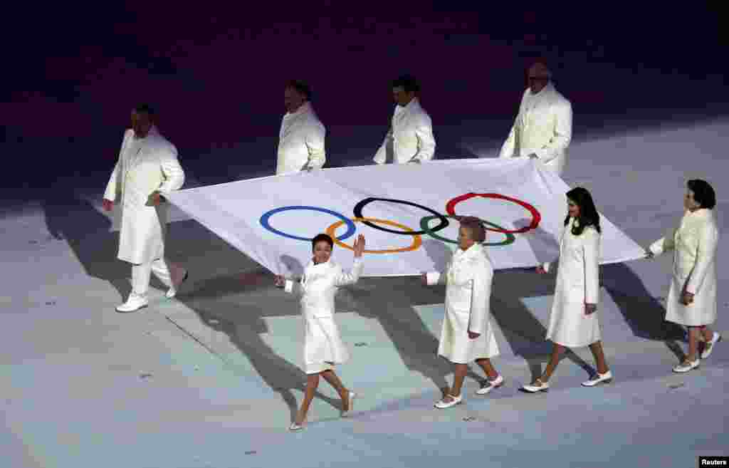 The Olympic flag is carried into the stadium.&nbsp;