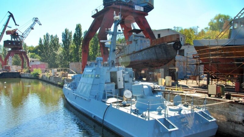 Захваченный у берегов Крыма катер «Бердянск» спустили на воду после ремонта простреленного корпуса (+фото)