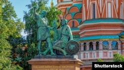 Памятник Минину и Пожарскому на Красной площади в Москве, Россия