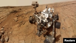 «Автопортретна» фотографія марсоходу Curiosity, 3 лютого 2013 року