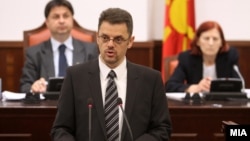 Министерот за финансии Зоран Ставрески зборува на седница на комисијата за финансирање и буџет за ребалансот на буџетот на 29 мај 2012 година.