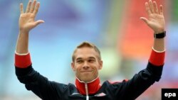Nick Symmonds celebrates on the podium after winning the silver medal in the men's 800-meter final at the 14th IAAF World Championships at Luzhniki Stadium in Moscow on August 15.