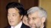 کاتسویا اوکادا (چپ) وزیر امور خارجه ژاپن نگرانی عمیق کشورش را به خاطر برنامه اتمی ایران با سعید جلیلی در میان نهاده است. 