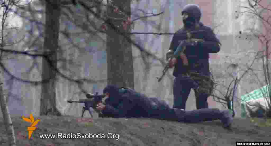 Police use Kalashnikov assault rifles and sniper rifles against protesters.
