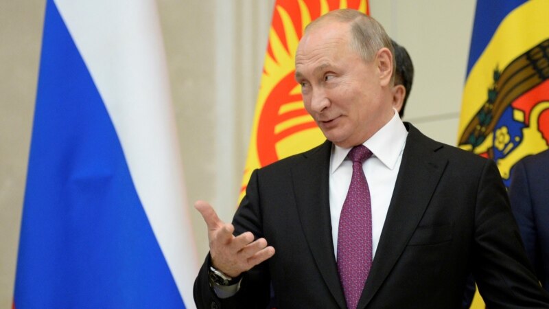Путин потпиша измени на контроверзниот закон за „странски агенти“
