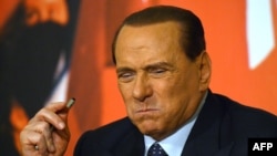 Itali - Kryeministri i dikurshëm i Italisë, Silvio Berlusconi (Ilustrim)