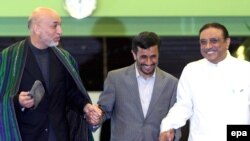 Iran -- Presidents Mahmud Ahmadinejad (C), Hamid Karzai (L) and Asif Ali Zardari at a summit in Tehran, 24May2009