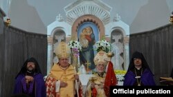 Armenia - Cardinal Leonardo Sandri (second from left) and Armenian Catholic Patriarch Gregory Peter XX consecrate a new church in Gyumri, 24Sep2015.