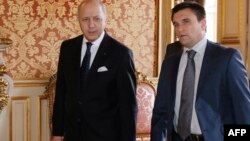Министр иностранных дел Франции Лоран Фабиус и глава МИД Украины Павел Климкин во время встречи в Париже