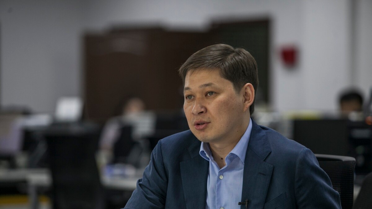 Суд оставил экс-премьера Кыргызстана Сапара Исакова под стражей