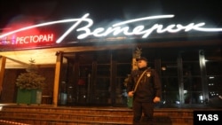 У ресторана в Подмосковье, в котором был застрелен лидер украинского движения «Оплот» Евгений Жилин. Московская область, 19 сентября 2016 года.