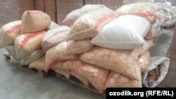 Озодлик мобил мухбири 100дан зиëд қопда қайтган ширинлик суратини олди
