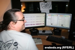 У студыі. Гукарэжысэр Дзяніс Пяняеў