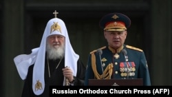 Глава РПЦ патриарх Кирилл и глава Минобороны России Сергей Шойгу