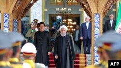 Iranian President Hassan Rouhani (R) and Pakistani Prime Minister Imran Khan in the Iranian capital Tehran on April 22.