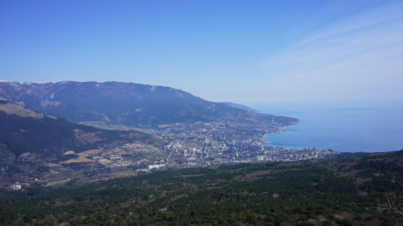 Непогода в Алуште: власти объявили о временном прекращении берегоукрепления в районе «Ротонды» 
