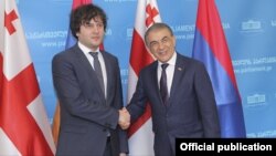  Спикеры парламентов Армении и Грузии - Ара Баблоян (справа) и Ираклий Кобахидзе, Тбилиси, 25 сентября 2017 г.