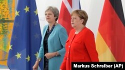 Тереза Мэй жана Ангела Меркел. 2018-жылдын 5-июлундагы жолугушуу. 