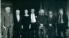 Вечер памяти Бродского в Нью-Йорке (слева направо): Шеймас Хини, Энтони Хехт, Мария Бродская, Дерек Уолкотт, Владимир Гандельсман, Пол Малдун, Глин Максвелл. 