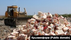 Як Крим тоннами знищує санкційні продуки» (фотогалерея)