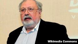 Озарбайжон президентлигига номзод, Оскар соҳиби, режиссёр Рустам Ибрагимбеков.