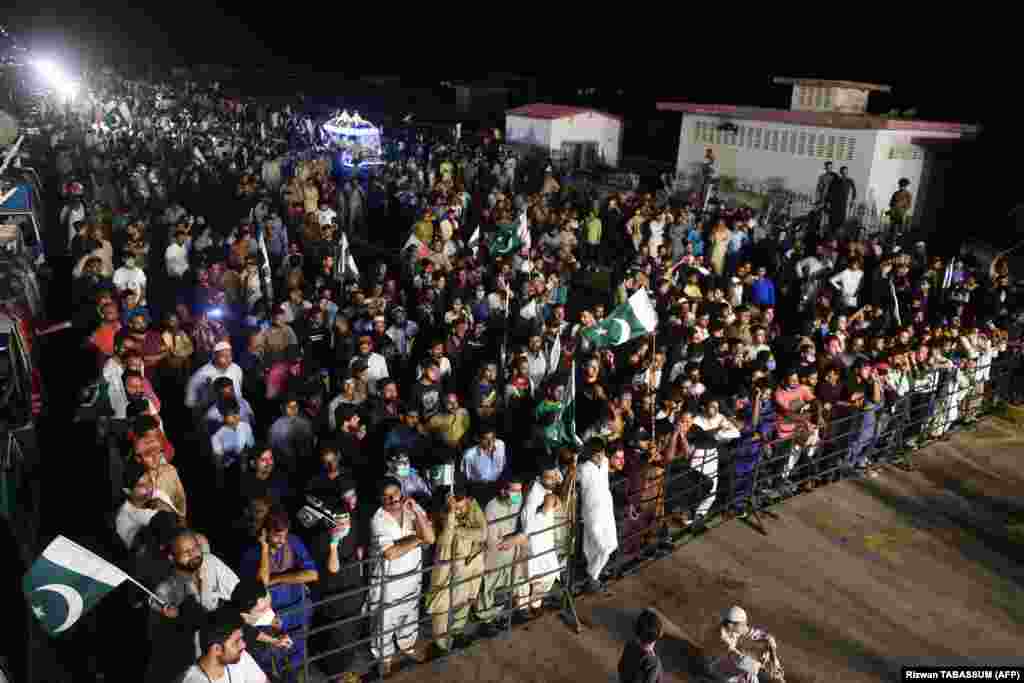 Large crowds gathered for Independence Day celebrations in Karachi as the government announced an end to COVID-19 lockdown measures.