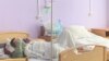 Важкі хворі, брак місць у лікарнях і потреба в кисні: спалах COVID-19 на заході України