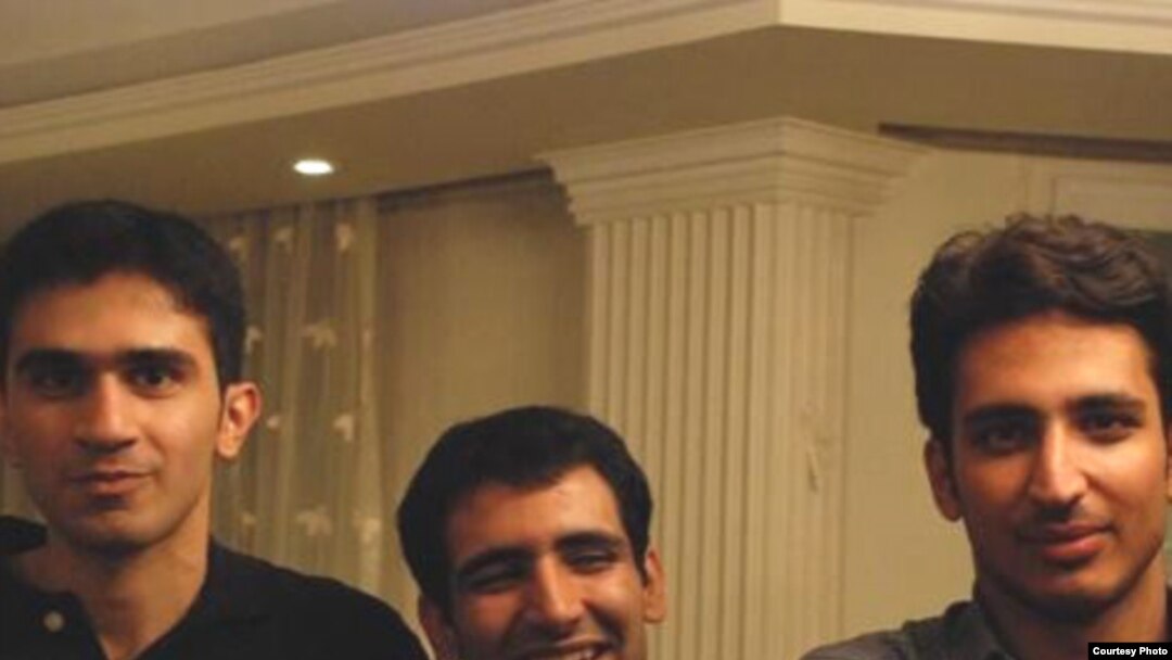 احمد قصابان، مجيد توکلی و احسان منصوری، سه فعال دانشجویی پس از گذشت بیش از یک سال آزاد شدند.