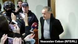 Vladimir Plahotniuc adus la ședința de judecată în procesul împotriva sa, Judecătoria Chișinău, filiala Buiucani, 18 decembrie 2025