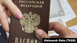 28 квітня іноземця у супроводі правоохоронців провели до пункту пропуску «Шегині», звідки відправили у країну походження