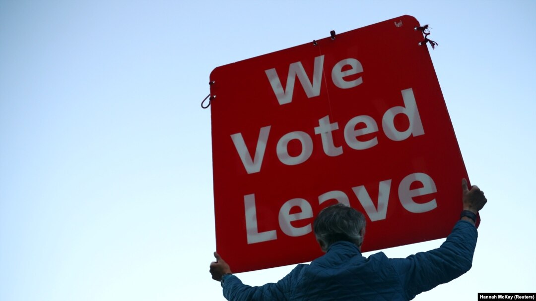Un suporter al Brexitului, la protestele de la Londra, de la 5 septembrie