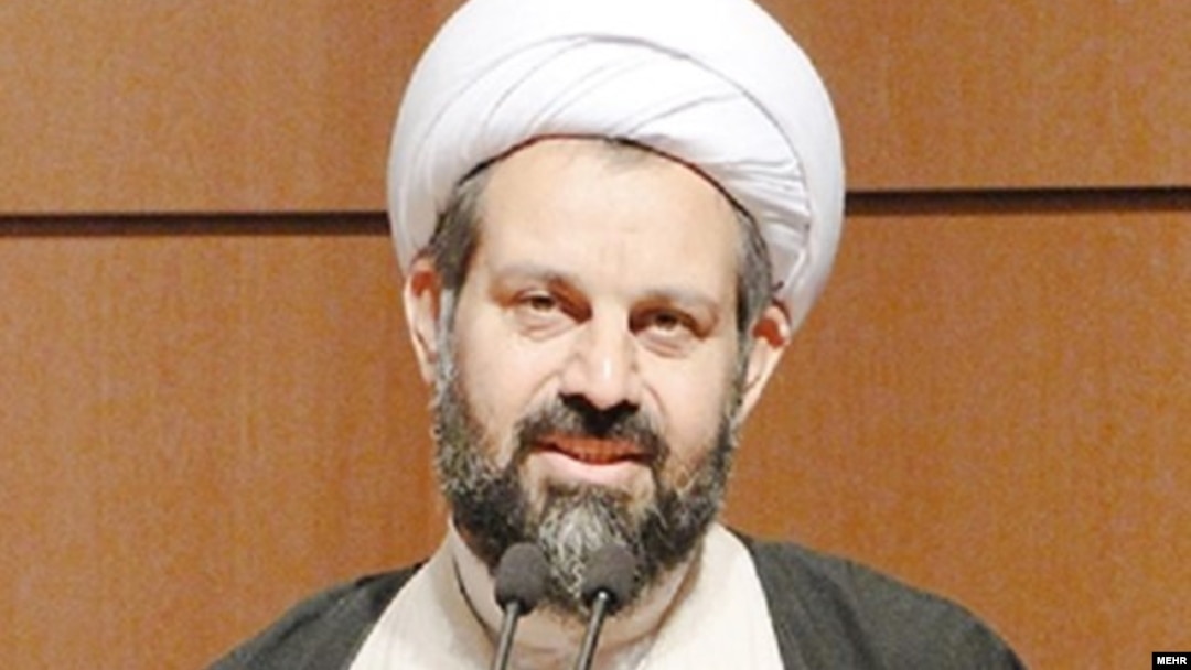 در بیانیه معترضان به صراحت از حسن ترابی٬ امام جمعه بروجرد، به عنوان فرد «نالایق و نااهلی» یاد شده است.