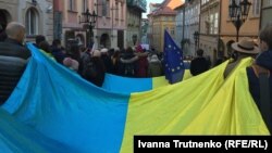 Таким чином активісти нагадали про обмеження демократичних свобод, які втілює кремлівська влада не лише на окупованих територіях України, але і в Чехії