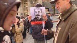 Битва за «Радио Вести». Активісти «за» і «проти» сперечалися під Нацрадою у Києві (відео)