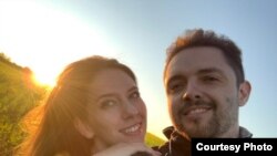 Палітвязень Ігар Ярмолаў зь сяброўкай, архіўнае фота 