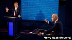 Американскиот претседател Доналд Трамп и кандидатот на демократите за претседател Џо Бајден на нивната прва телевизиска дебата