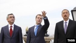 Tatarstan -- Russian President Dmitry Medvedev (C) meets with his counterparts Serzh Serzh Sarkisian and Ilham Aliyev in Kazan, 24Jun2011