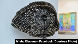Aceasta este una dintre multele lucrări realizate de Misha Diaconu.