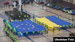 Акція ініційована Фронтом Змін «Україна за євроінтеграцію! Ми – європейці!» на Михайлівській площі в Києві, 16 грудня 2011 року