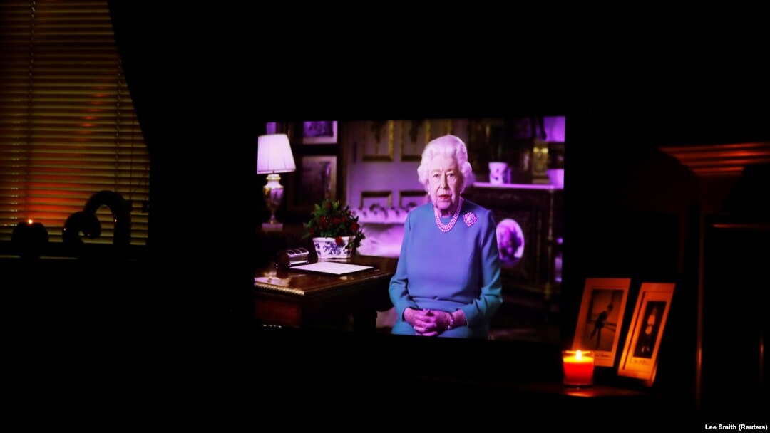Britanska kraljica Elizabeta II u retkom obraćanju naciji
