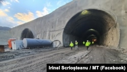 Imagine de la singurul tunel autorizat, din cele șapte prevăzute, pe secțiunea 2 din tronsonul de autostradă Sibiu-Pitești, parte a autostrăzii A1 care traversează România pe ruta București-Sibiu-Nădlac.