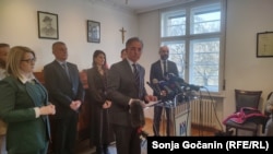 Milorad Pupovac, predstavnik srpske manjine u Hrvatskoj na konferenciji za novinare nakon sastanka sa predsednicom Hrvatskog nacionalnog vijeća u Srbiji Jasnom Vojnić. 